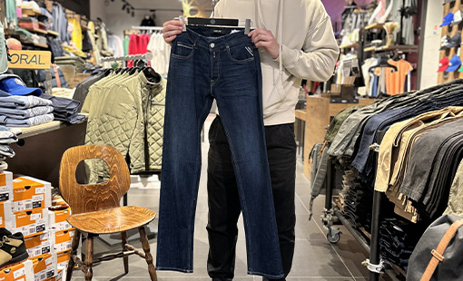jean-blue-lock-seichiro-aushopping-louvroil.jpg